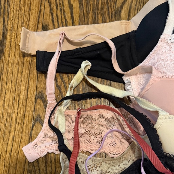 Women's Bras 32C collection - Hot Pink, Lavender, Black & Neutral Colors - Picture 5 of 6